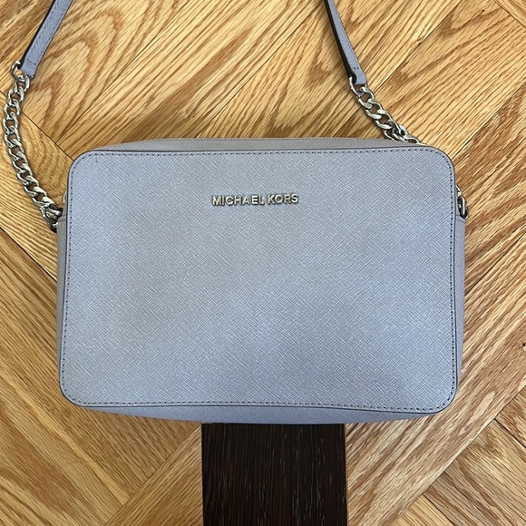 Michael Kors Crossbody Pearl Grey - Picture 2 of 4